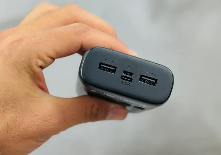 پاوربانک CALUS P273Max ظرفیت 20000mAh با کابلهای داخلی چندمنظوره